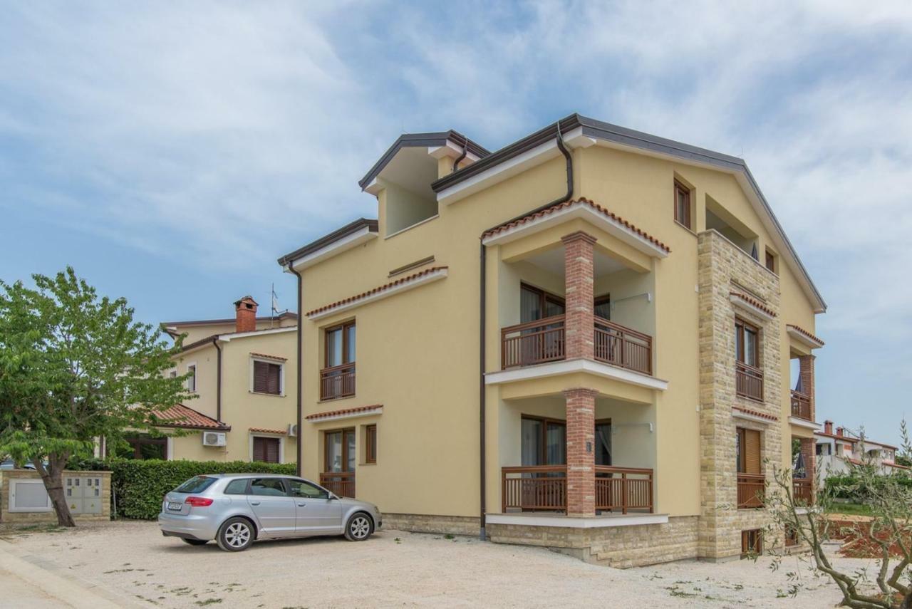 Apartments Hana In Funtana Exterior foto
